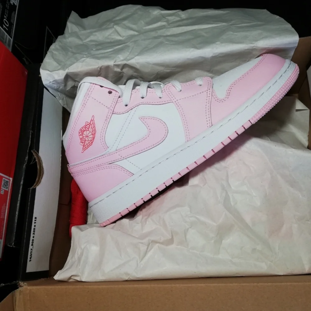 AIR JORDAN 1 MID "VALENTINES DAY" WOMEN'S US SIZE 8 BRAND NEW IN BOX - Picture 15 of 16